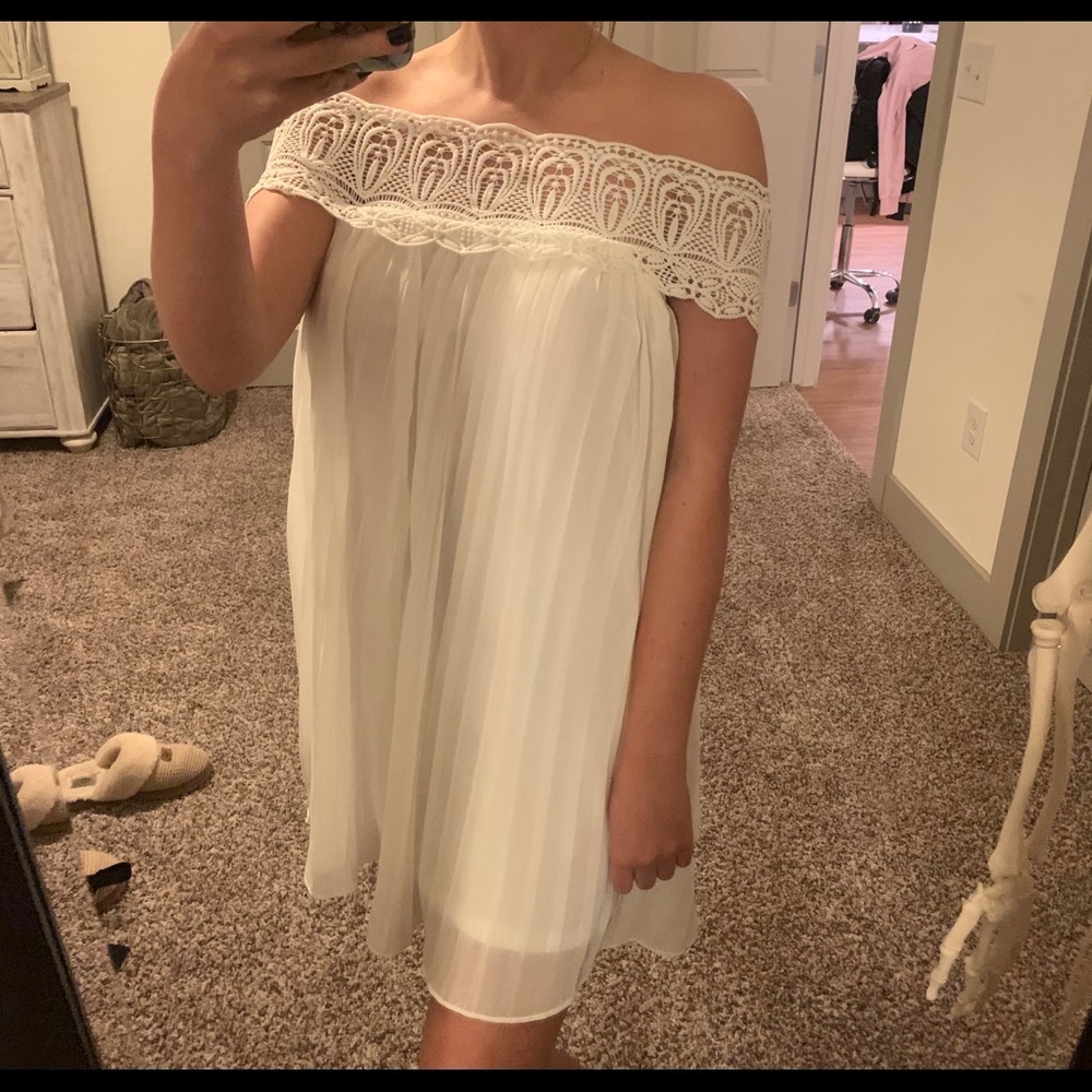Selfie Leslie off the shoulder white dress